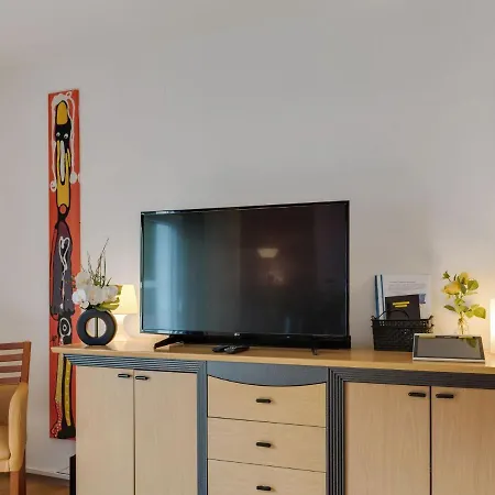 Spacious Near Forest In Апартаменты *