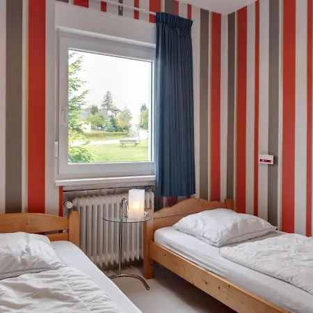 Spacious Near Forest In Апартаменты